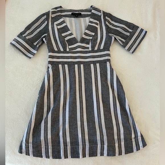 BUNDLE of Banana Republic 00P Dresses - Picture 2 of 9